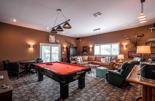 The Highlands Hangout, EXPO, DOWNTOWN, restaurant row! Game room & LOCATION!