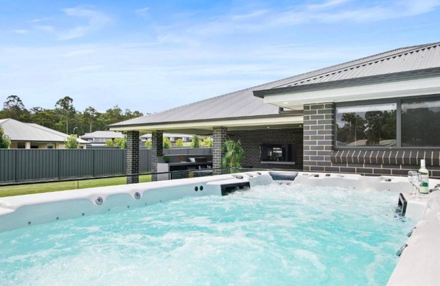 The Hot Tub Haven at Onyx Abode Style & Class and room for 15 guests