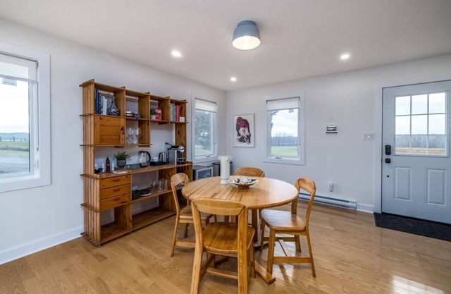 The Jones House | 4 Person Hotel-Style