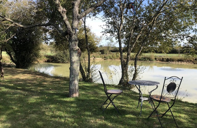 The Lake Room Cottage with Private Fishing Lake