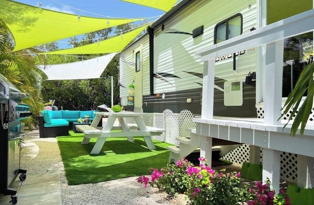 The Lazy Turtle Inn + Beach & Pool