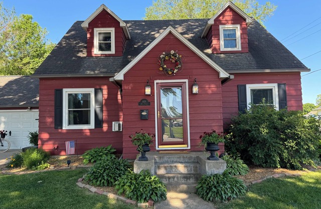 The Little Red Cottage is 1-bedroom on Main Level with access to the main floor