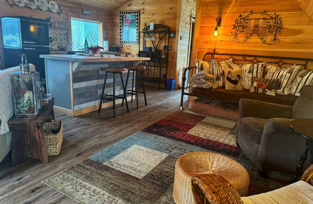 The Loft at Bearpen Mountain-Ski, Hike, Snowmobile!