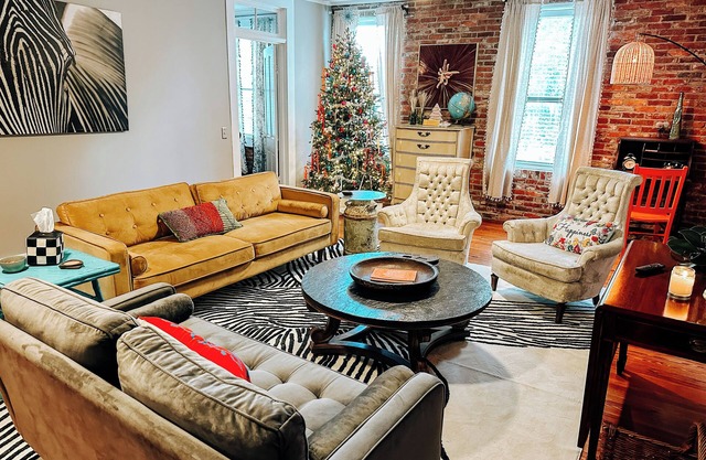 The Loft @ Studio115 a Charming Stay, Sleeps 6, in Downtown Bainbridge, GA