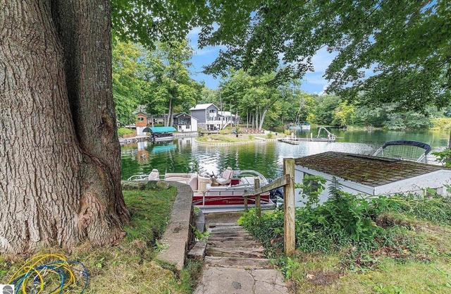 The Mesick Hideaway – 4BR/3BA Family Fun Spot w/Lake, River & Hiking Trails