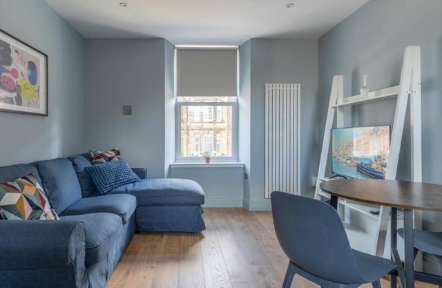 The Mid-Level Apartment - Paisley