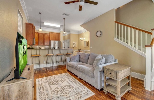 The Midtown Dream Close to Downtown Pets Welcome