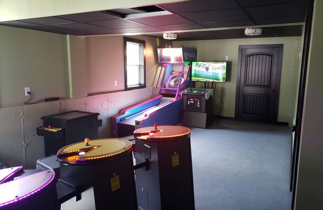 The Mojito House with Hot Tub, Arcade and Theatre walking distance downtown