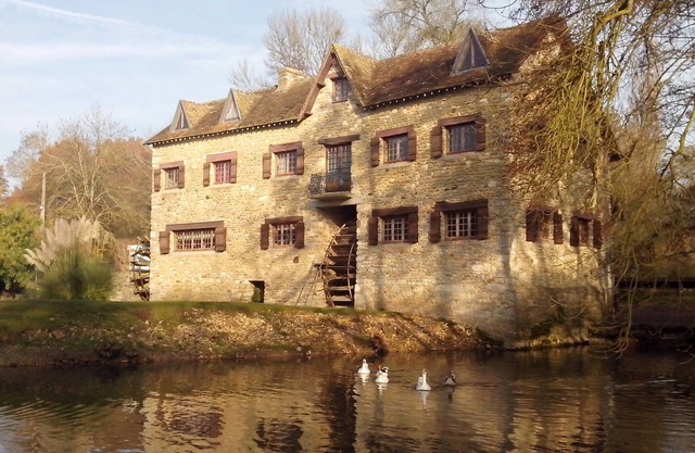 The Moulin de Courmauboeufs. Private park and river