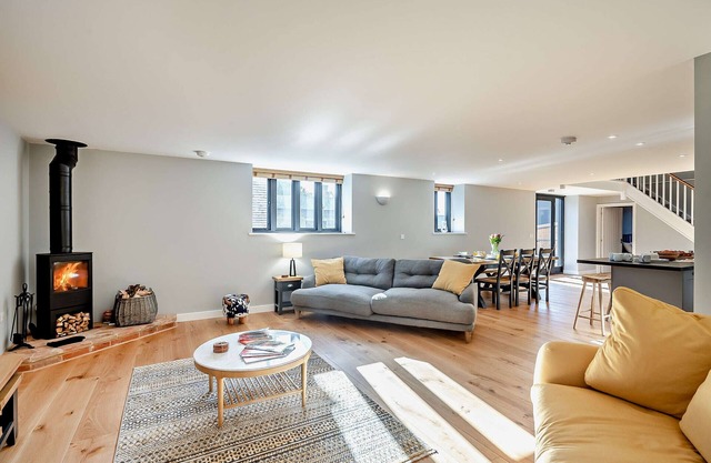 The Oat Barn - Three Bedroom House, Sleeps 6