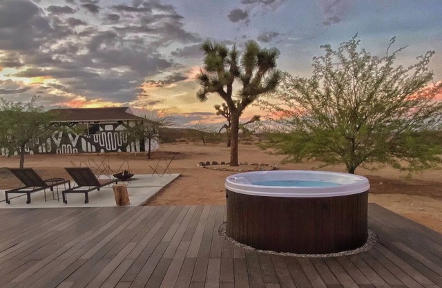 The Ocotillo - Secluded Stargazing, Pool, Hot Tub, Art, Hiking + Stunning Views!