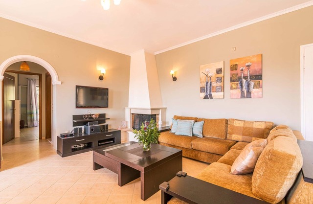 The Olive Grove Cottage 2.5km from Ipsos
