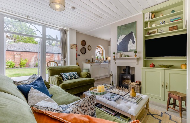 The Ostlery - Two Bedroom House, Sleeps 4
