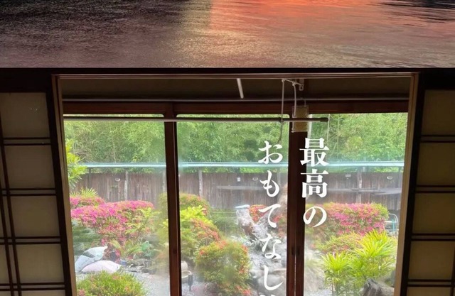 The owner operates a spacious old private house, Mukaijima-tei Restaurant, and a marine cab service.