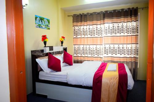 The Pahuna Apartment