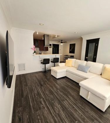 The Perfect Home in Culver City Palms Patio and Parking