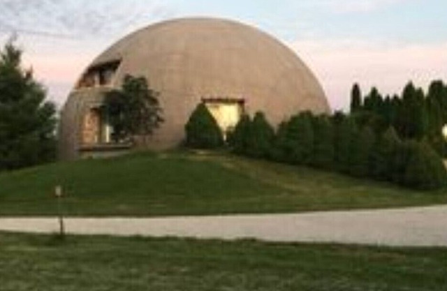The Pheasant Room - Monolithic Dome Bed and Breakfast