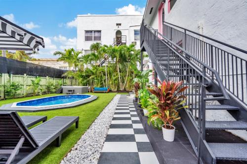 The Pink Palm Little Havana Pool & Hot Tub