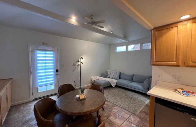 The Place, private 1bd unit, LAX, SoFi, Beaches, USC, Forum