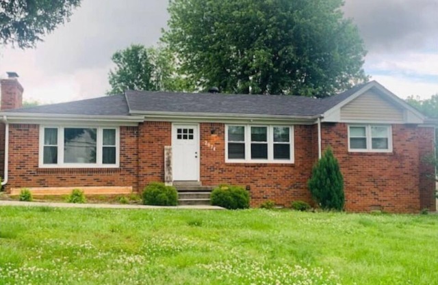 The Plum Springs House-cozy family sized pet friendly home w/fenced yard.