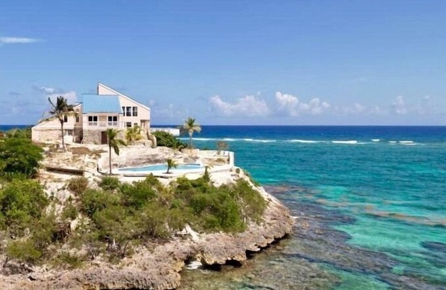 THE POINT HOUSE, OCEANFRONT, PRIVATE POOL, 5 ocean view bedrooms