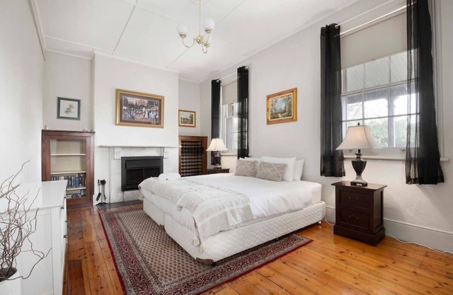 The Postmaster's Manor: Willunga Heritage Hideaway