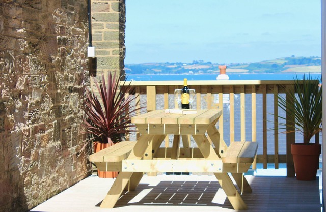 The Quaker Hall - Private deck with amazing bay views
