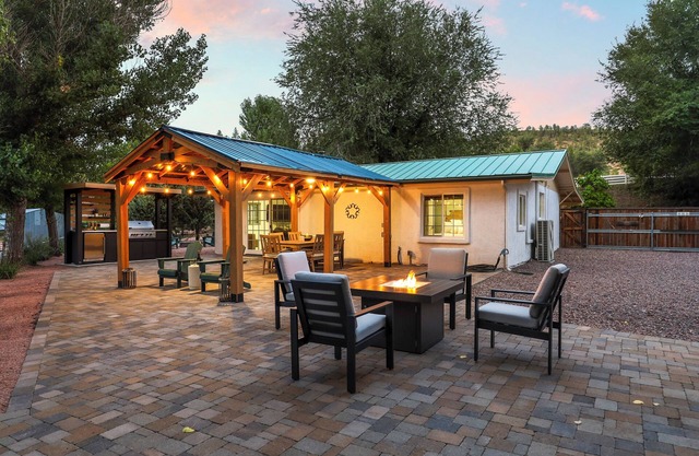 The RANCH - Creek - Fenced Dog Yard - 2 Acres - Hot Tub