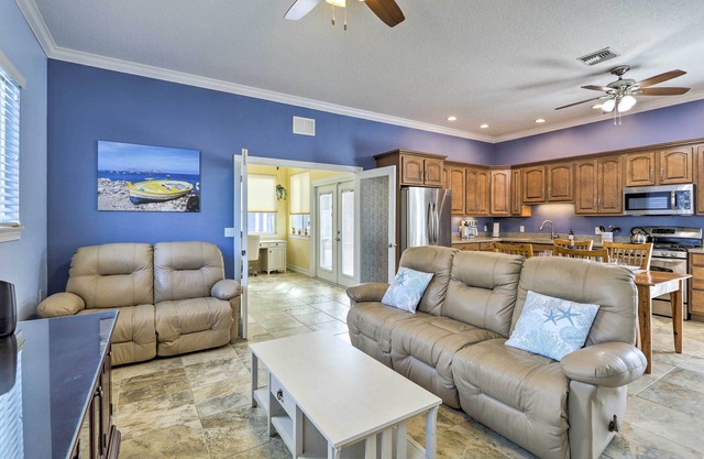'The Shell House' in Titusville: Pool, Golf Access