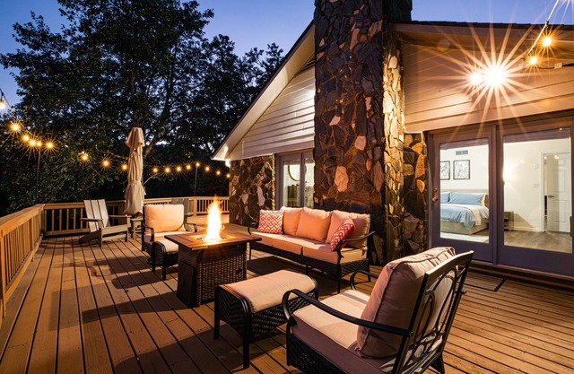 The Shepherd's Lodge at Addis Acres/4BR/3BA/newly renovated/pond/firepit/deck