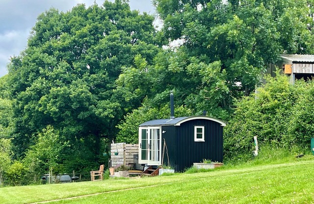 The Shepherds Snug - sleeps 2 guests in 1 bedroom
