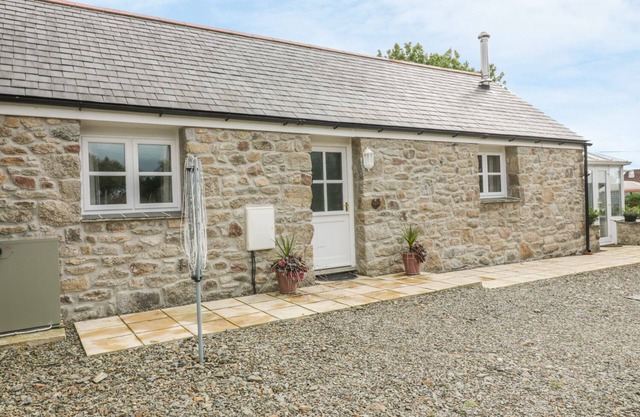 THE SMITHY, pet friendly, with open fire in Blisland