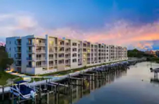 The Strand, Luxury Condo, Breathtaking Water Views