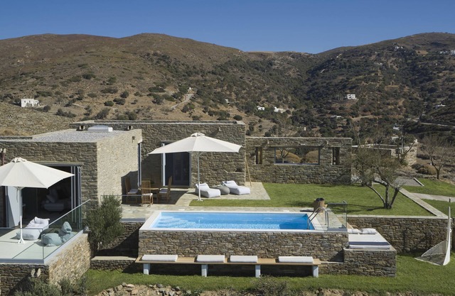 The Suite by Heliades Villas – Idyllic Getaway in Andros, pool, 2-bedrooms