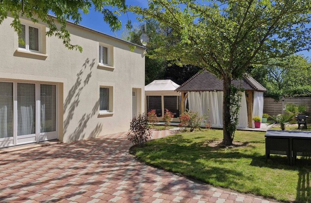 The three palm trees : Private garden, Hot tub