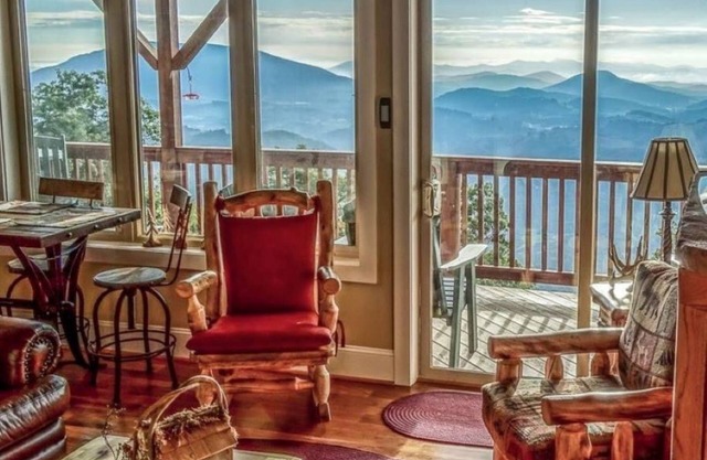 The Treetop Terrace, VIEWS, DECKS, SLEEPS 13
