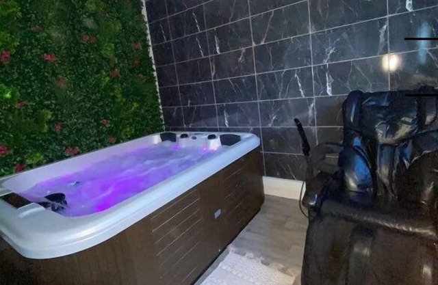 The unexpected Love Room with Jacuzzi