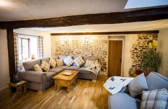The Warren - Dog friendly cottage sleeping 7