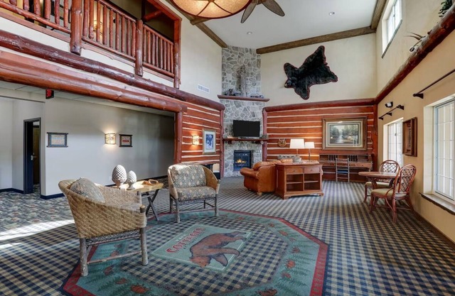 Theme Suite w/Whirlpool & Fireplace! Stoney Creek Des Moines | 2 Units