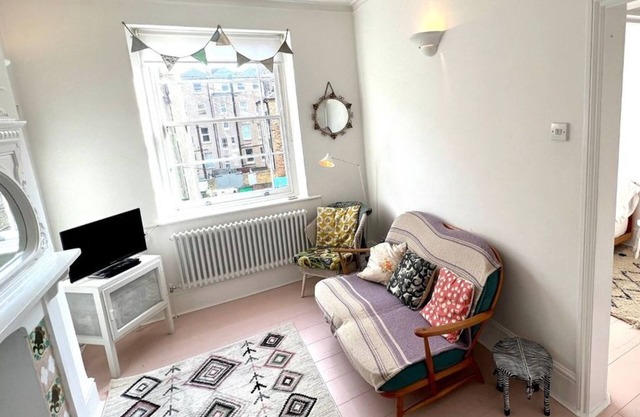 This apartment is a 1 bedroom(s), 1 bathrooms, located in Broadstairs, England.