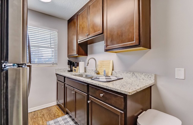 This apartment is a 1 bedroom(s), 1 bathrooms, located in Jacksonville, FL.