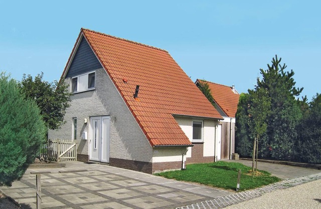 This beautiful vacation villa for eight people is located in the vacation park Porta Isola in beauti