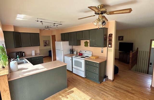 This house is a 2 bedroom(s), 1.5 bathrooms, located in Grafton, ON.