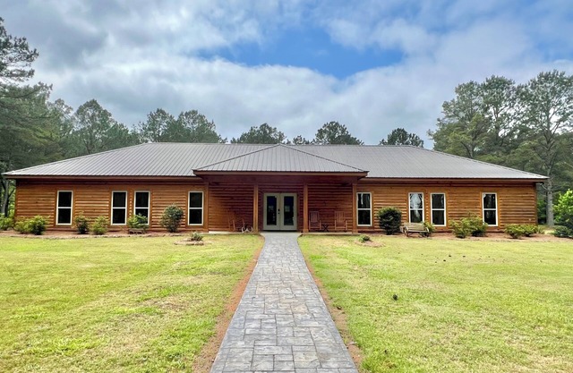 This lodge is a 8 bedroom(s), 8.5 bathrooms, located in Fort Valley, GA.