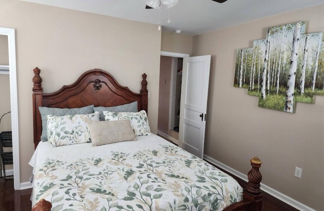 This particular property is located in a quiet, Gentilly neighborhood orhood