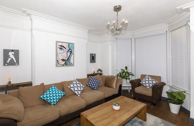 This Pristine&Spacious 5bed secure home awaits you