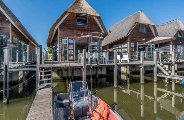This water villa is nice and light and very tasteful. Offers enough space for the entire family with