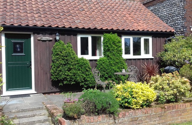 Thorpegate Cottage - Set Around An Old Farmyard In A Village Location