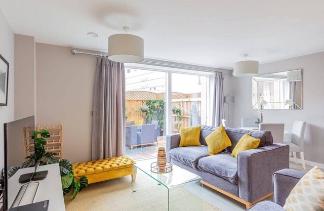 Three bedroom apartment near Cabot Circus w.Parking sleeps 5 - Hopewell
