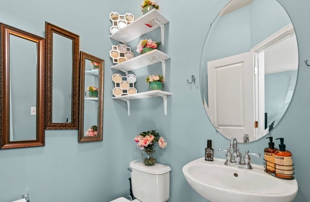 Three levels 3 bedrooms, 3.5 bathrooms, 2,224 sqft